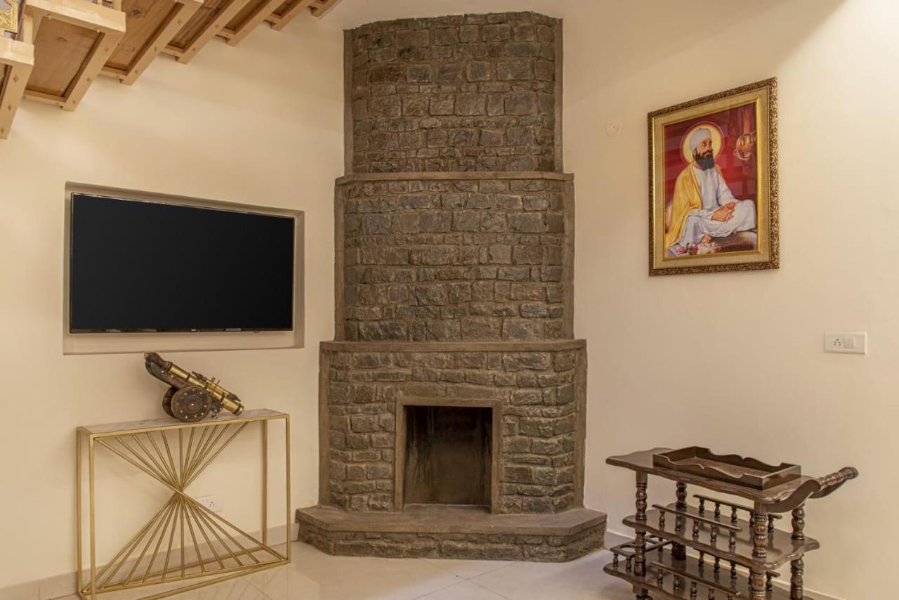 The Himalayan Mansion: Serviced Villa with Open-Air Lawn in Kasauli Exterior photo